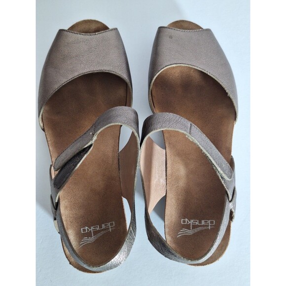 Dansko Vera Sandals Sz 39 US 9 Metallic Pewter Peep Toe Adjustable Strap Casual - Picture 7 of 14